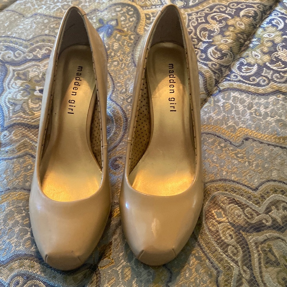 Madden Girl heels size 7 1/2 in the color nude.
